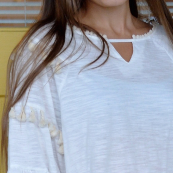 Cute White Pom Top - Picture 4 of 4